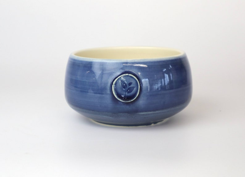 Porcelain matcha bowl Available in green or blue Adorned with a tea leaf stamp Handmade in Canada Blue