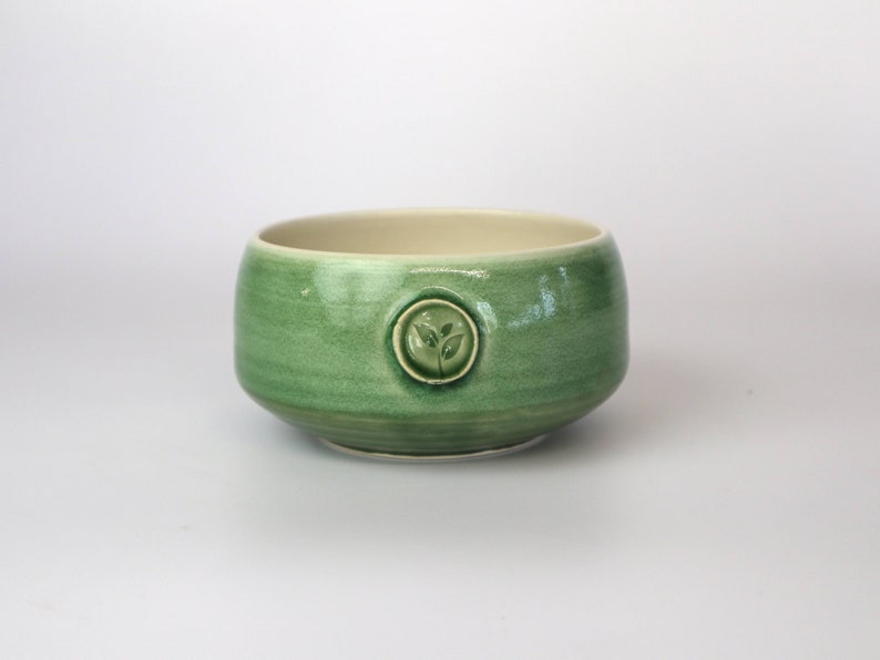 Porcelain matcha bowl Available in green or blue Adorned with a tea leaf stamp Handmade in Canada Green