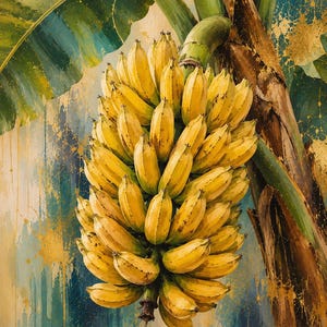 Op de afbeelding: Een grote, dichte tros gele bananen hangend aan een dikke, getextureerde bruine en groene stengel. De achtergrond toont brede groene bananenbladeren en een decoratieve, abstracte wassing van diepblauwe en metallic gouden verfspatten.