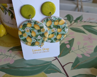 Pendientes grandes redondos con forma de gota de limón: Postes hipoalergénicos en tono plateado.