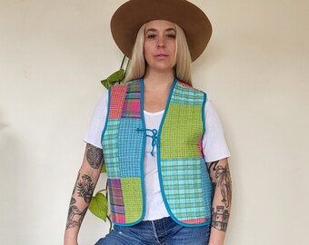 Vintage handmade quilt blanket vest / vintage quilt blanket handmade vest layering top / green plaid quilt layering vest top with tie