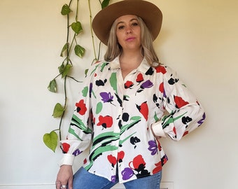 Vintage floral oxford top / silk like floral button down shirt / floral white long sleeve tulip top / red floral white oxford button up top