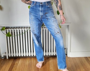 Vintage size 33 Levis 550 orange tab jeans / thin worn Levis blue boyfriend jeans / holes ripped paint levis size 33 / pant splatter jeans