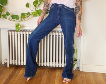 Vintage size 27 / 28 Grapevine stretch wide leg jeans dark wash soft worn 70s / 1970s dark wash stretch grapevine fitted tall denim jeans