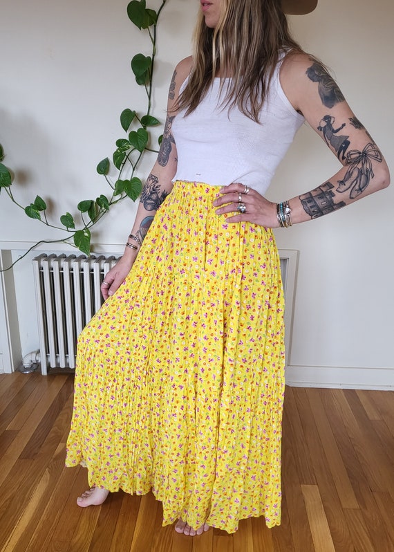 Vintage yellow floral maxi skirt / vintage rayon 90s … Gem