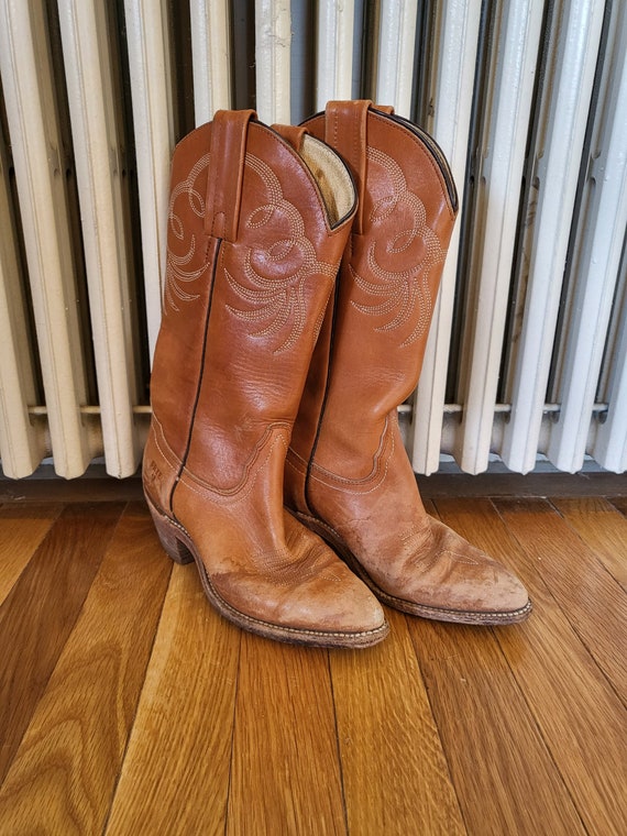 Vintage size 5 Frye boots / worn faded Frye boots… - image 1