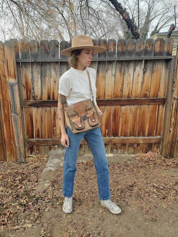 Vintage tooled leather bag / large 70s tooled leat