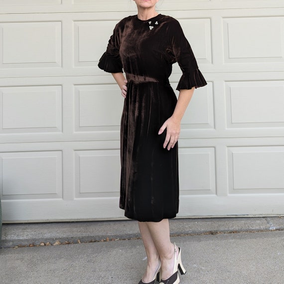 1960's CHOCOLATE BROWN VELVET dress 60's M (G9) - image 5