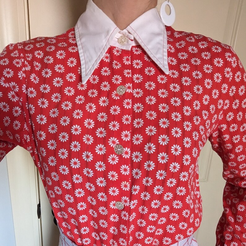 ship n shore RED DAISY BLOUSE 1970's 70's S D3 image 3