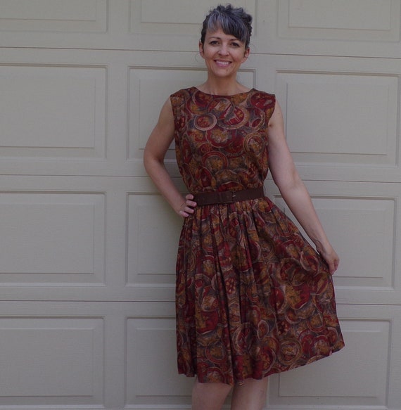 1950s 1960s SUMMER SLEEVELESS DRESS medallion coin