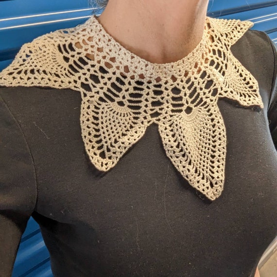 HAND CROCHETED lace COLLAR - image 3
