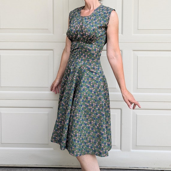 1950's ROOSTER PRINT DRESS 50's cotton novelty (D… - image 2