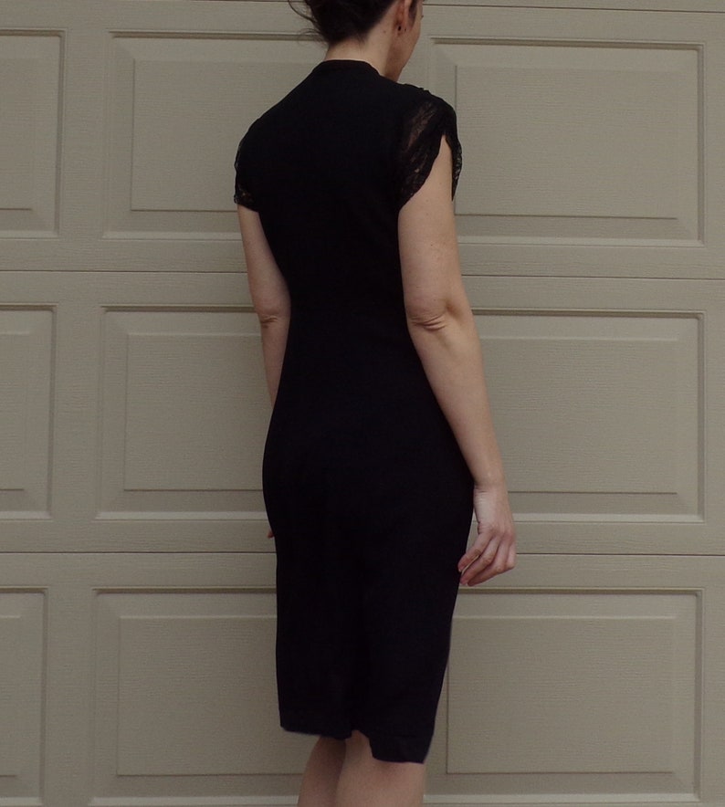 1930/'s 1940/'s LITTLE BLACK DRESS with cute yoke S E5