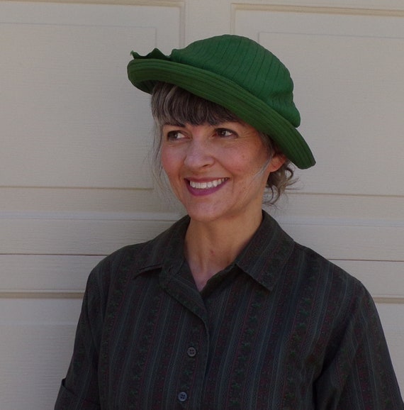 1930's GREEN TILT HAT 30's grosgrain ribbon (F2)