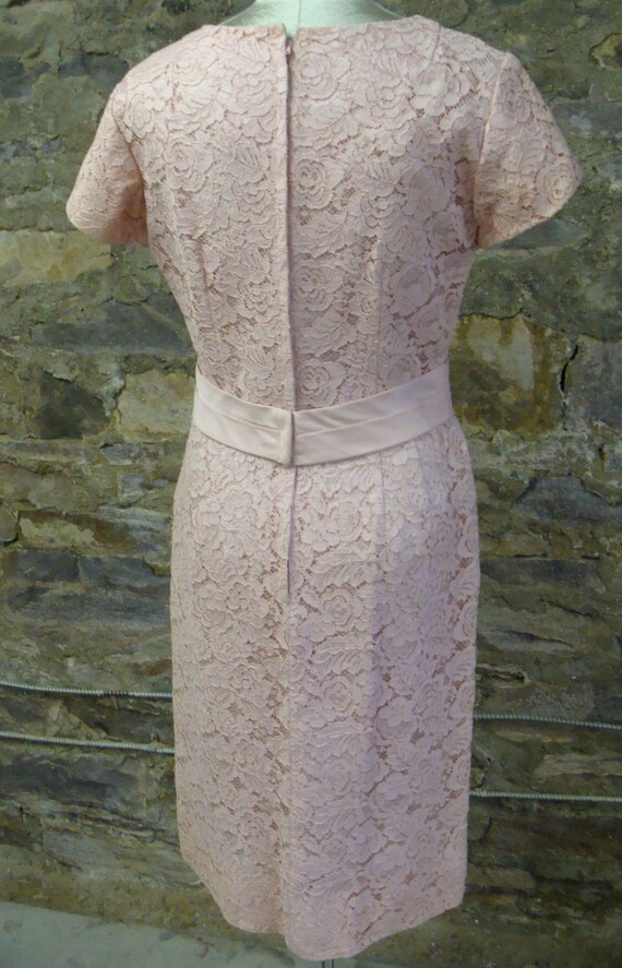 pink LACE WIGGLE DRESS vintage sheath 50's 60's m… - image 8
