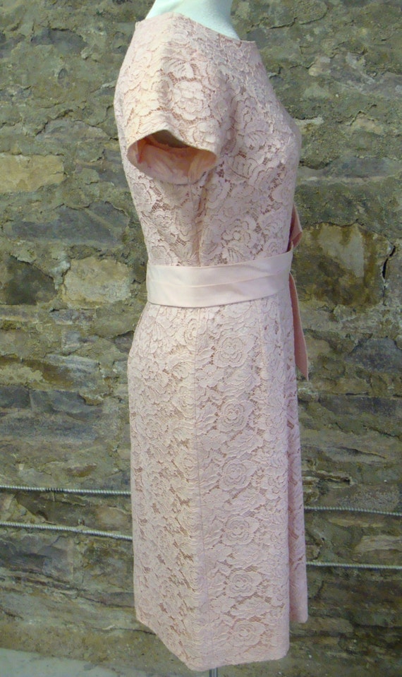 pink LACE WIGGLE DRESS vintage sheath 50's 60's m… - image 6