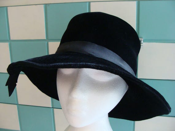 BLACK VELVET HAT vintage 50's 60's