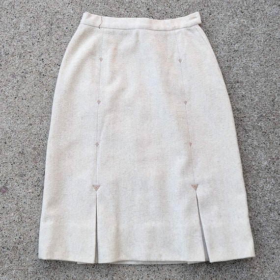 1950's 1960's CREAM PENCIL SKIRT xs