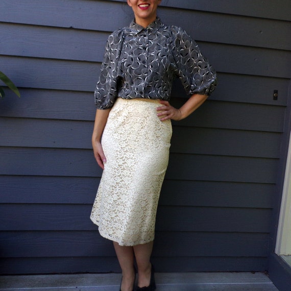 IVORY LACE PENCIL skirt vintage 1960's 1950's S (… - image 1