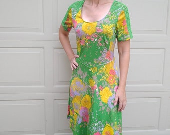 1970's FLORAL DRESS fit and flare 70's M (D7)