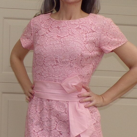pink LACE WIGGLE DRESS vintage sheath 50's 60's m… - image 2