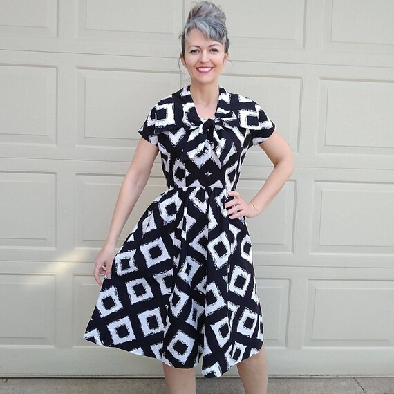 bold BLACK and WHITE cotton DRESS 1950's 50's S