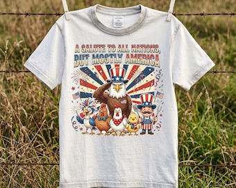 Un saludo a todas las naciones, pero sobre todo a Estados Unidos PNG, camiseta del águila americana, diseño del 4 de julio para camiseta, taza, bolso y lata de vidrio