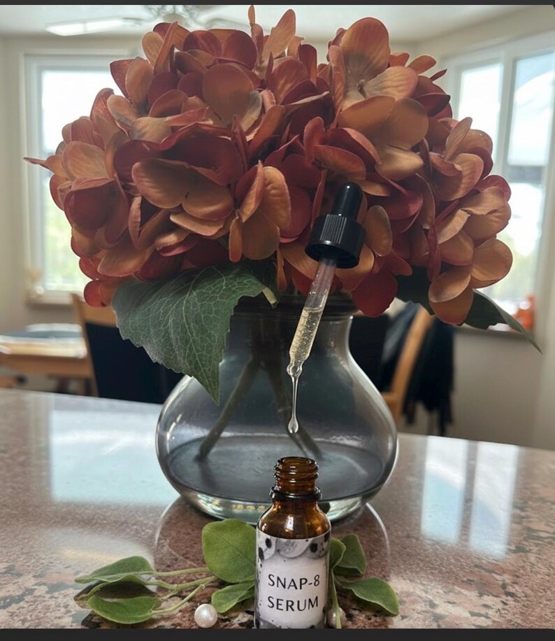 Snap-8 and Hyaluronic Acid Serum image 2