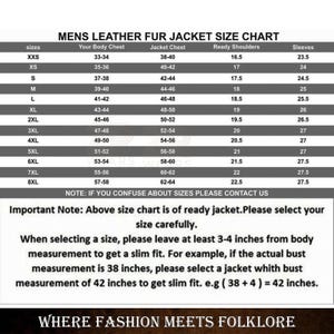 Op de afbeelding: Een maattabel voor leren en bontjassen voor heren, met afmetingen in centimeters voor borst, schouders en mouwen. Bevat een opmerking over het selecteren van de juiste maat voor een slanke pasvorm. De tekst "WHERE FASHION MEETS FOLKLORE" staat onderaan.