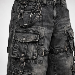 Pantalones cargo góticos unisex de mezclilla lavada negra, pantalones holgados de pierna ancha, estilo urbano alternativo. imagen 4