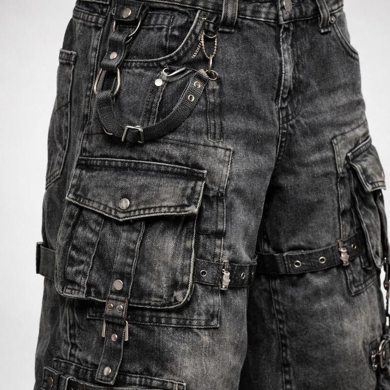 Pantalones cargo góticos unisex de mezclilla lavada negra, pantalones holgados de pierna ancha, estilo urbano alternativo. imagen 4