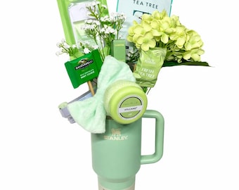 Stanley Quencher Geschenkstrauß | Self-Care, Capri Blue Candle & Florals