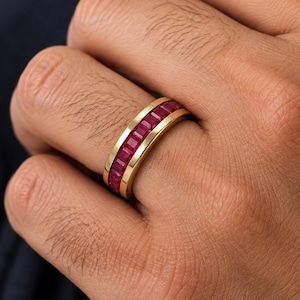 Ring met natuurlijke robijn in vierkante slijping: 14-karaats gouden jubileumring, cadeau voor hem, herensieraden