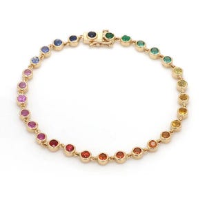 Pulsera de tenis con piedras preciosas arcoíris: Pulsera multicolor con zafiros y engaste de oro de 14k. Regalo ideal.