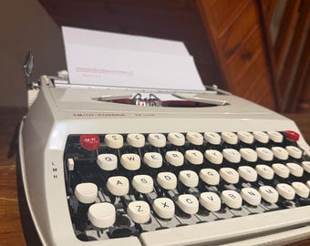 Vintage Smith-Corona De Luxe Typewriter - Classic Cream & Red Fully Working with New Ribbon - Mid Century Retro Writing Machine