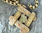 Asian theme stunning vintage antique brass buckle pendant tinting necklace gorgeous design rich Bowdoin chain