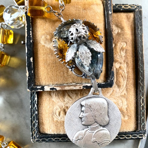 Joan of Arc Chinon medallion necklace topaz glass rosary shops jewelry assemblage catholic religious Jehanne Jeanne D'Arc devotional