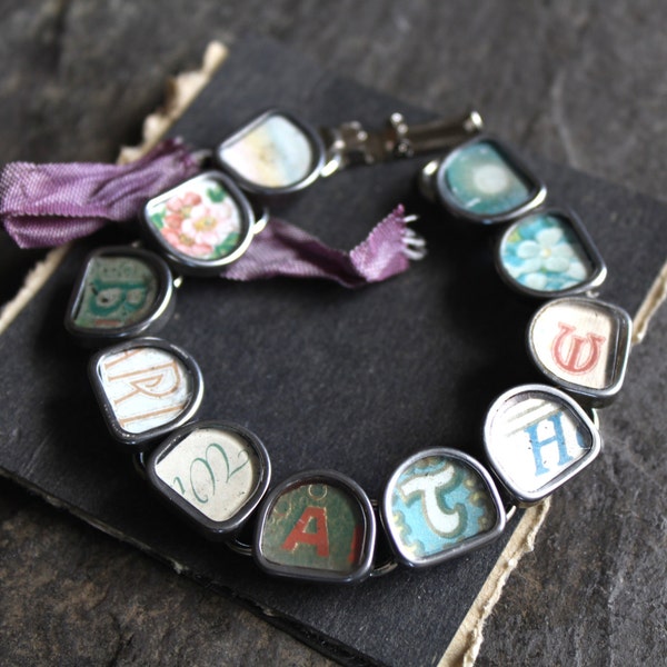 BREATHE Victorian Postcard Bracelet set in old Typewriter Keys mantra vintage antique steampunk bijoux réutilisés recyclés jusqu’à cycled