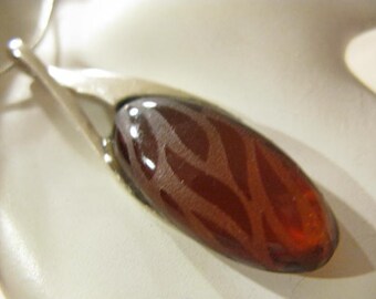 Beautiful Italian Sterling silver chain and Modern etched honey amber glass pendant Signed