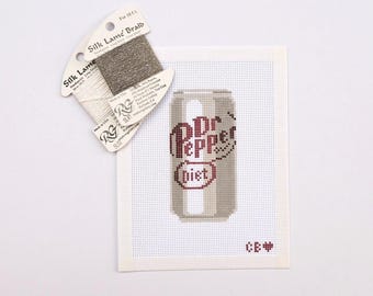 Diet Dr Pepper Nadelspitze Canvas | Handbemalt | 13 Maschen