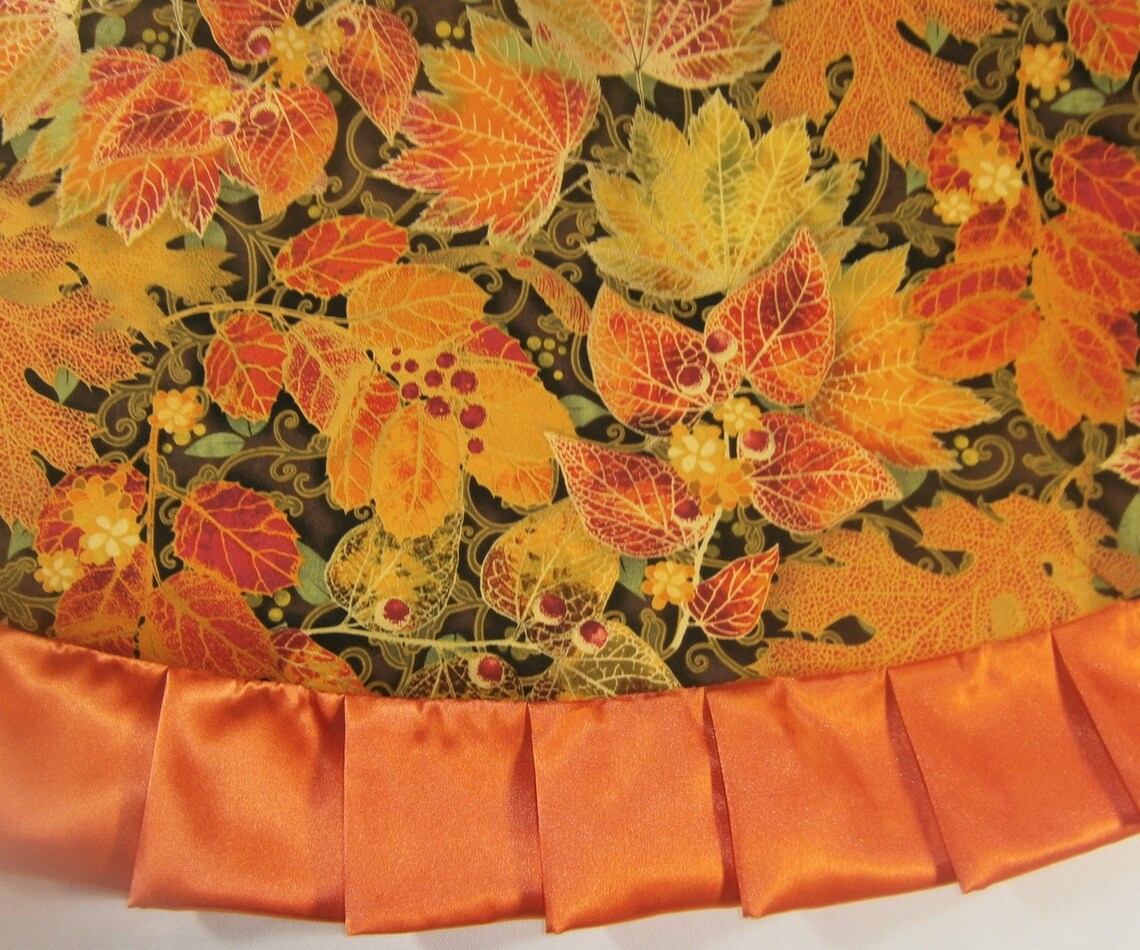 Autumn / Fall Tree Skirt 47 Bright Leaves on Black | Etsy