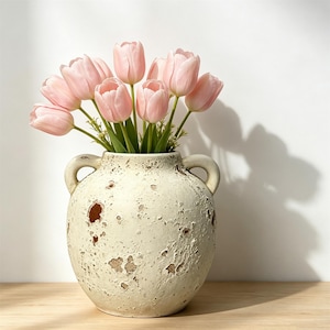 Rustik vas med dubbelt handtag, Wabi-Sabi keramikkruka i sliten stand, Vintage vas med blomsterarrangemang, Borddekoration för lantlig heminredning, Bordsdekoration