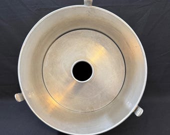 Vintage Worthmore Aluminum Angel Food Cake Pan 2 Piece Tube Pan with Feet USA