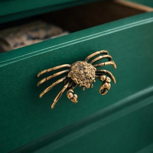 Creative Vintage Shore Crab Brass Door Pull Handle – Handcrafted Nautical Coastal Design, Perfect Housewarming Gift, Unique Home Decor