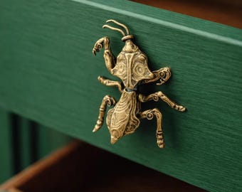 Creative Brass Mantis King Door Handle – Unique Insect Design, Handcrafted Brass Hardware for Home Décor, Artistic Housewarming Gift