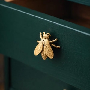 Creative Vintage Brass Bee Door Handle – Unique Insect Design, Handcrafted Brass Hardware for Home Décor, Ideal Housewarming Gift