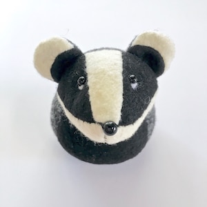 Felt Badger Sewing Pattern PDF Photo Tutorial | Badger Ornament | Mother&#39;s Day Handmade Gift