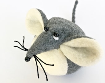 Felt mouse downloadable sewing pattern photo tutorial