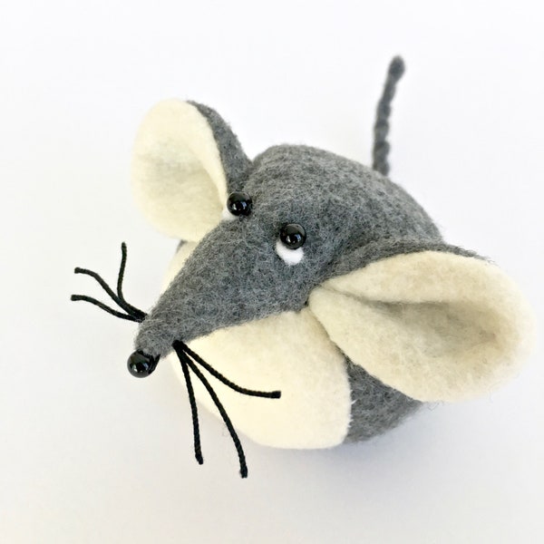 Felt mouse downloadable sewing pattern photo tutorial