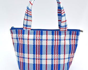 Minibolso clásico de Hong Kong a cuadros rojos, blancos y azules: auténtico souvenir artesanal